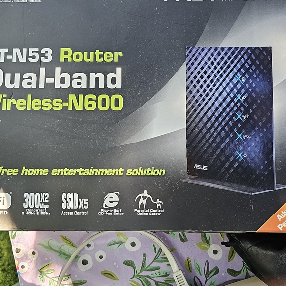 Asus RT-N53 DUAL BAND WIRELESS ROUTER - Picture 2 of 2